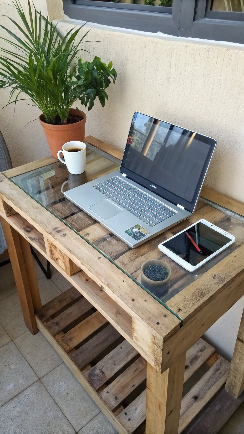 11. The DIY Pallet Desk